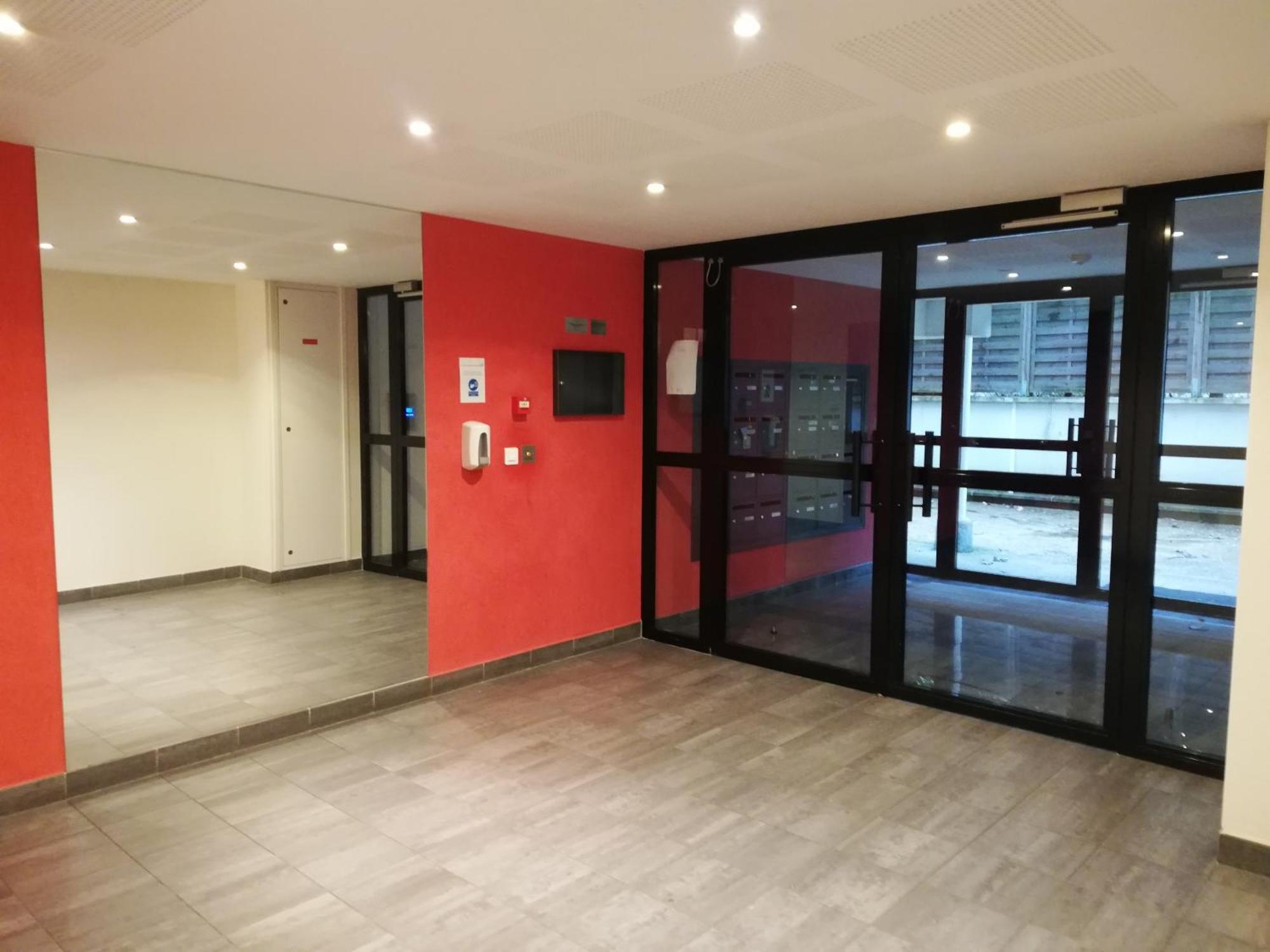 Appartment With Garden - Σαβίλ Εξωτερικό φωτογραφία